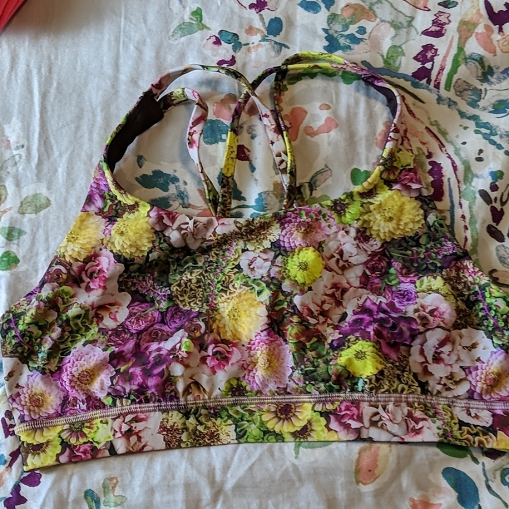 Lululemon sports bra